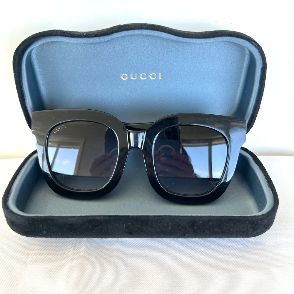 GUCCI Italy GG0208S Crystal Star Cat Eye Gray Gradient Lens Black Frame Sunglass